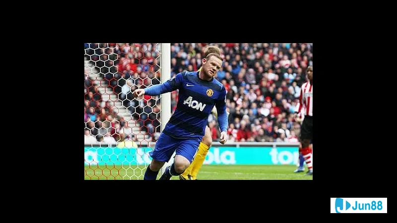 Cầu thủ MU dùng kỹ thuật đi bóng qua hàng phòng ngự của Sunderland