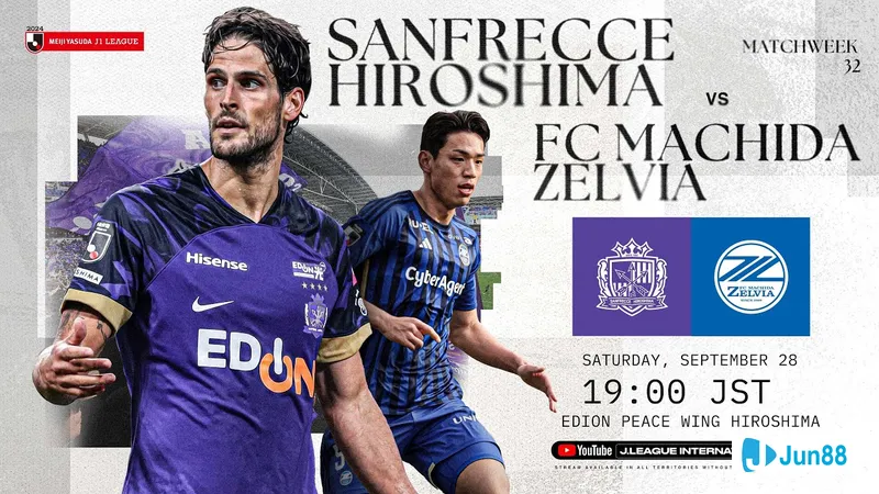 Cầu thủ Sanfrecce Hiroshima chạy nhanh để đối mặt với hậu vệ của đội Machida